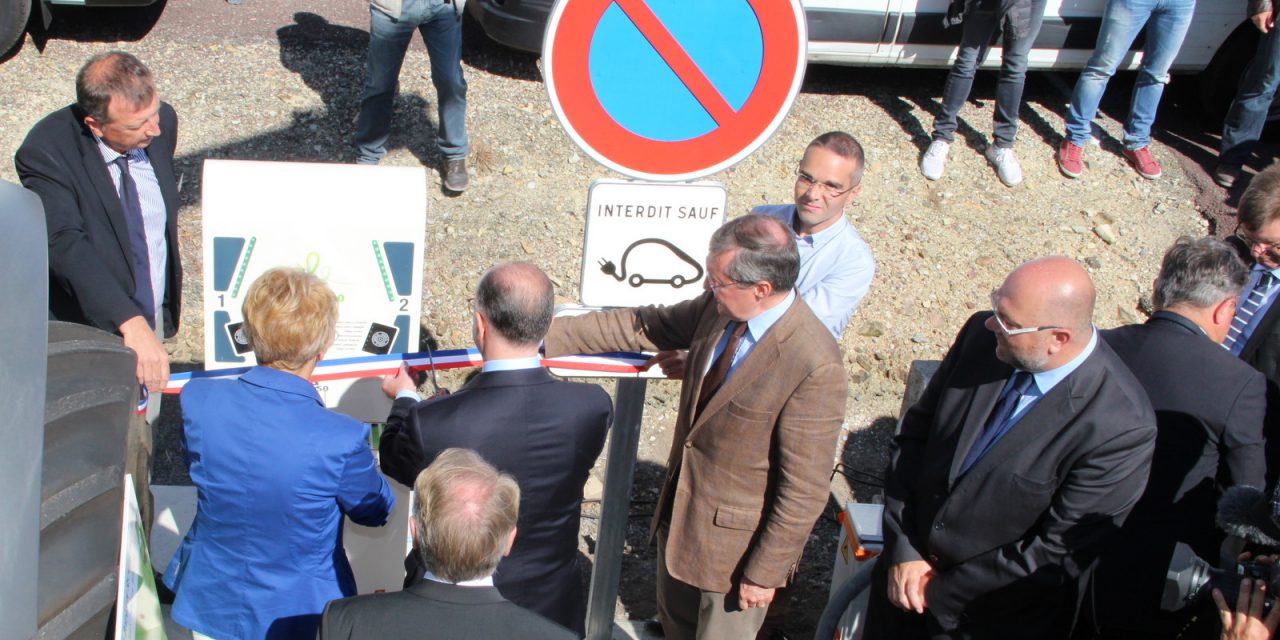 Manche: la première borne de charge inaugurée