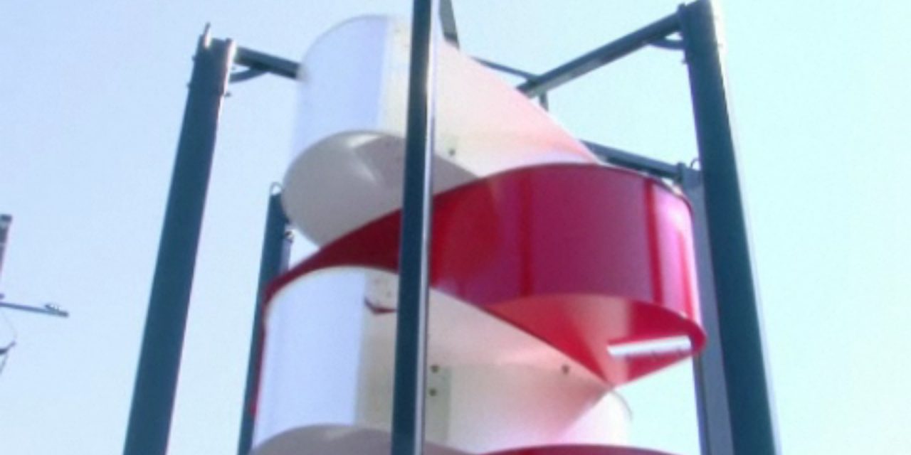 L&rsquo;éolienne qui récupère le vent des camions