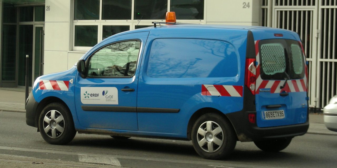 Coupures, engins et cigognes