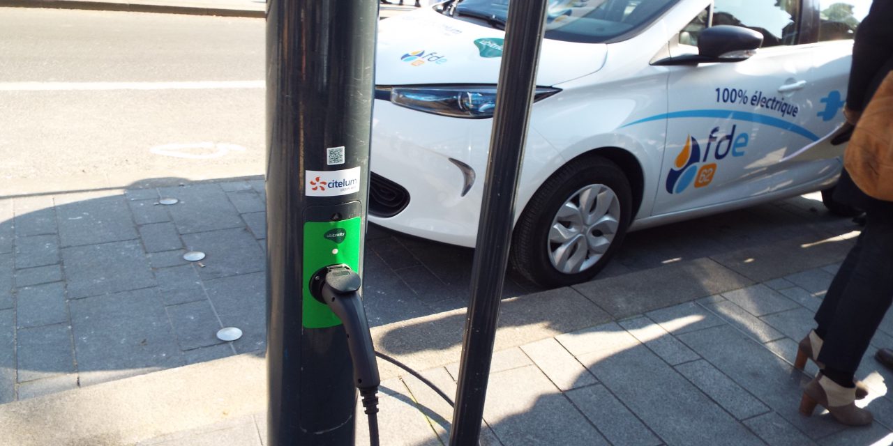 Calais expérimente la recharge électrique par le réseau d’éclairage public